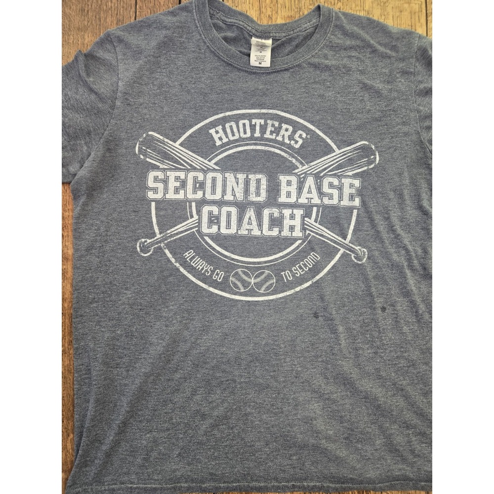 Vintage Y2k Hooters 2nd Base Coach T-shirt Size Medium Humor Wings Comedy Joke